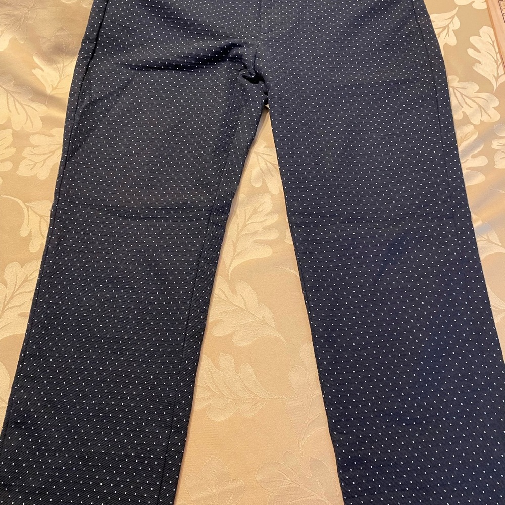 Black dress pants size 6.